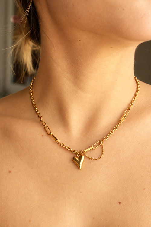 Amora Necklace